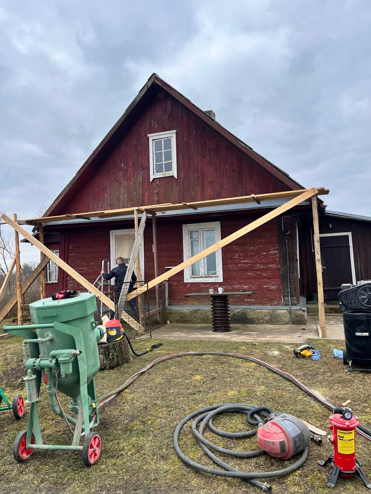 Koka māja pārtīrīta