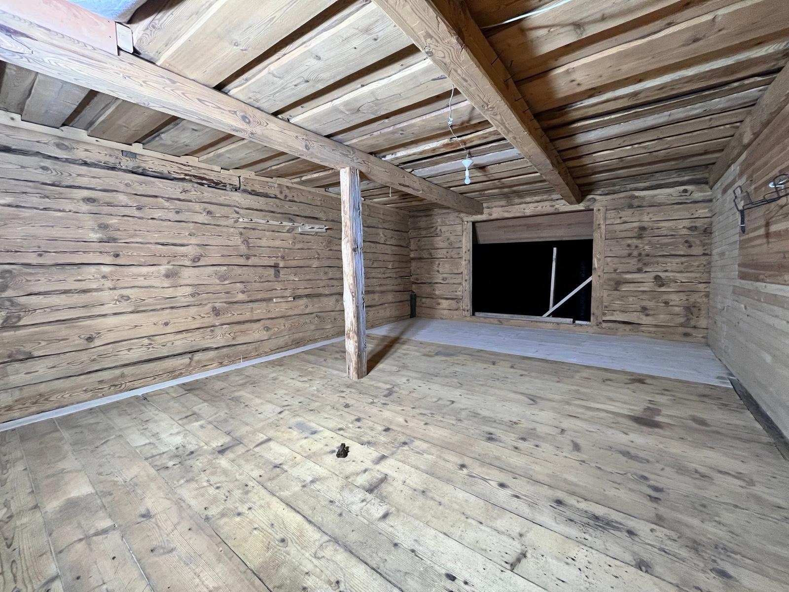 Koka māja pārtīrīta