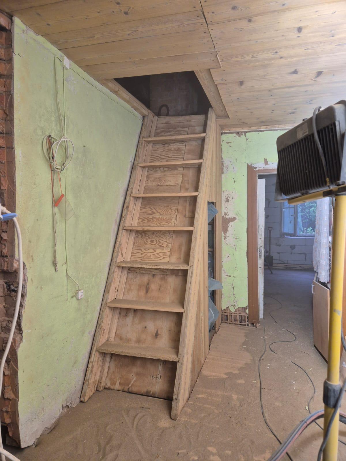 Koka māja pārtīrīta