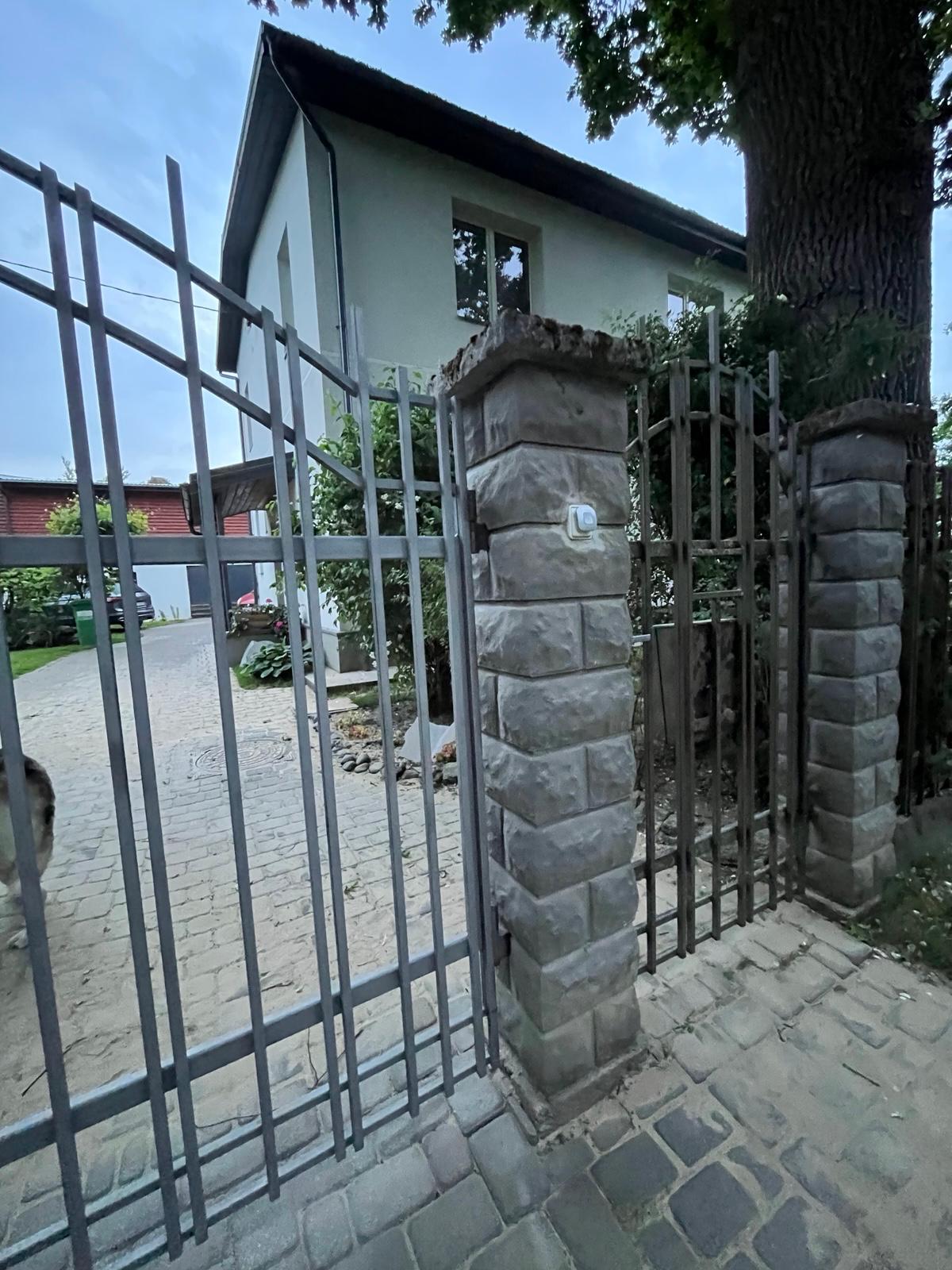 Koka māja pārtīrīta