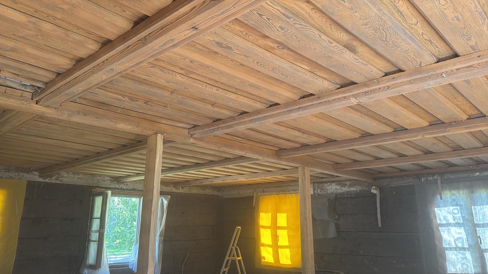 Koka māja pārtīrīta